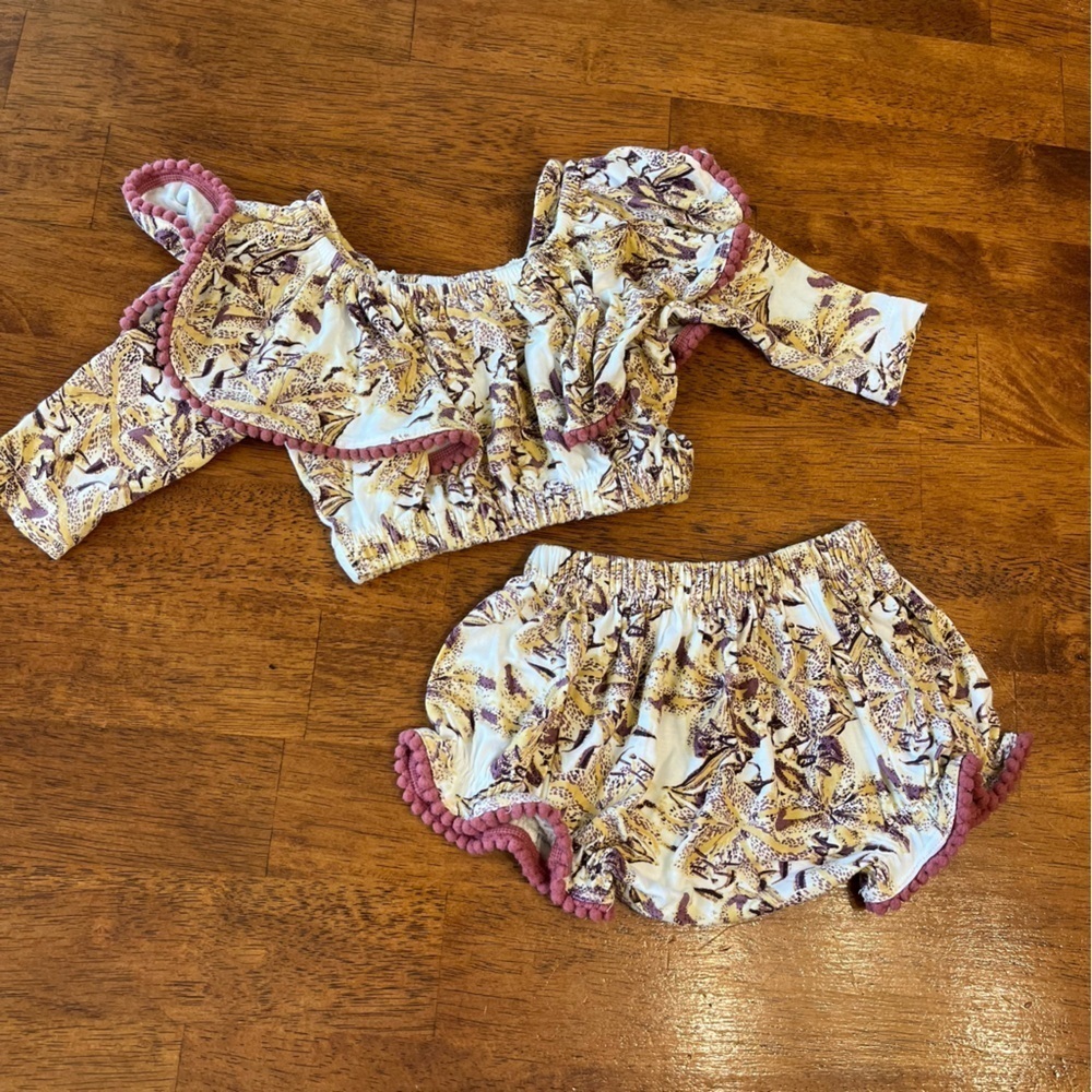 Kate Quinn Bamboo Collection cream tan floral two piece mauve trim size 3-6 mo